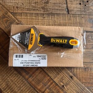 New DEWALT Black and Yellow Pointing Knife